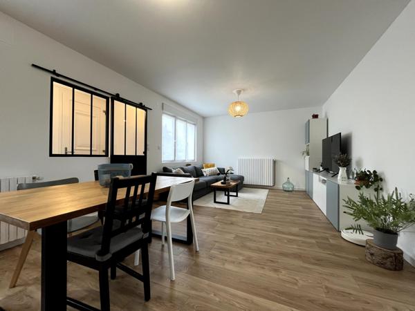 MAISON JUMELÉE RÉNOVÉE DE 75 M2 AVEC TERRASSE GARAGE JARDIN CABANON ET 2 EMPLACEMENTS VOITURES