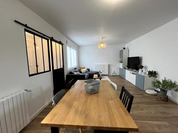 MAISON JUMELÉE RÉNOVÉE DE 75 M2 AVEC TERRASSE GARAGE JARDIN CABANON ET 2 EMPLACEMENTS VOITURES