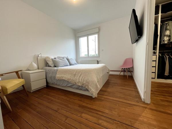 MAISON JUMELÉE RÉNOVÉE DE 75 M2 AVEC TERRASSE GARAGE JARDIN CABANON ET 2 EMPLACEMENTS VOITURES