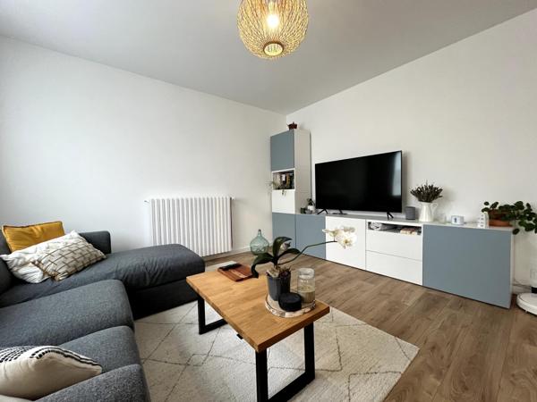 MAISON JUMELÉE RÉNOVÉE DE 75 M2 AVEC TERRASSE GARAGE JARDIN CABANON ET 2 EMPLACEMENTS VOITURES