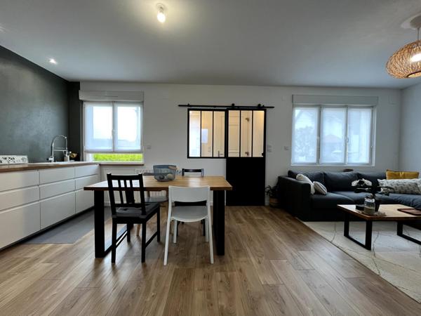 MAISON JUMELÉE RÉNOVÉE DE 75 M2 AVEC TERRASSE GARAGE JARDIN CABANON ET 2 EMPLACEMENTS VOITURES