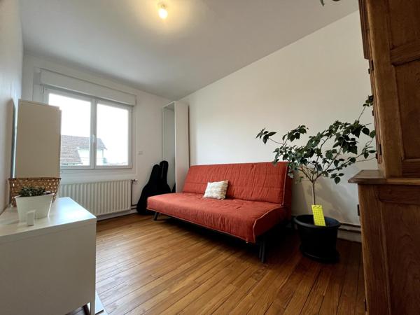 MAISON JUMELÉE RÉNOVÉE DE 75 M2 AVEC TERRASSE GARAGE JARDIN CABANON ET 2 EMPLACEMENTS VOITURES