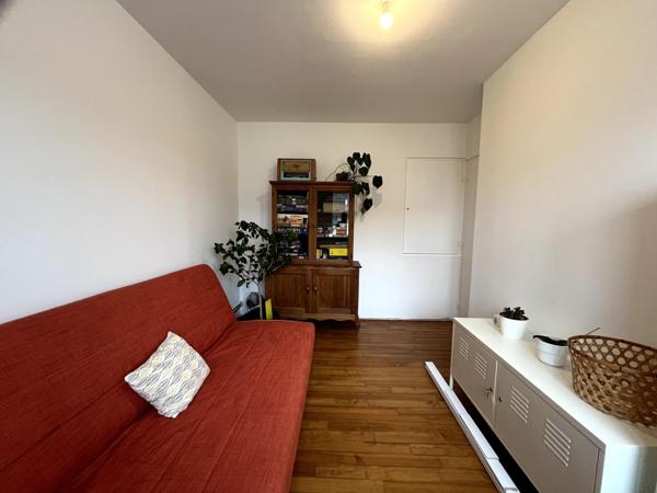 MAISON JUMELÉE RÉNOVÉE DE 75 M2 AVEC TERRASSE GARAGE JARDIN CABANON ET 2 EMPLACEMENTS VOITURES