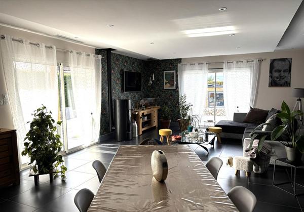 SURY le COMTAL 42450 Maison plain-pied 160m² habitables 4 chambres sur 950m² de terrain