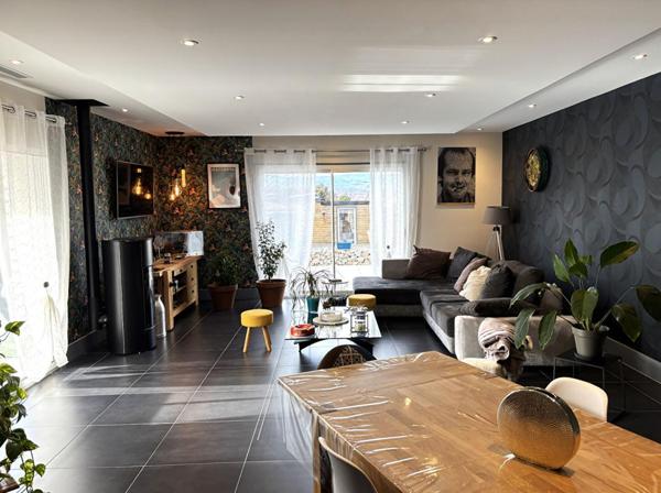 SURY le COMTAL 42450 Maison plain-pied 160m² habitables 4 chambres sur 950m² de terrain