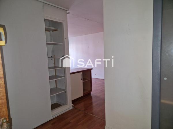 appartement idéalement placé a proximité de tout services, commerce, gare.