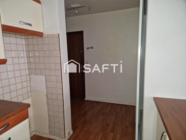 appartement idéalement placé a proximité de tout services, commerce, gare.