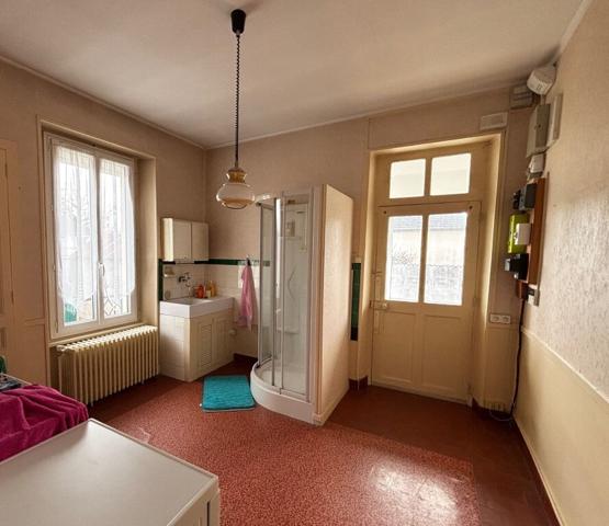 EN VENTE - FOURCHAMBAULT - Maison 3 chambres et bureaux terrain