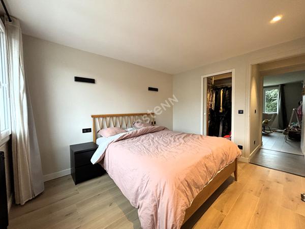 Magnifique 3 pièces traversant rénové avec balcons et cave proche du centre de Bassens