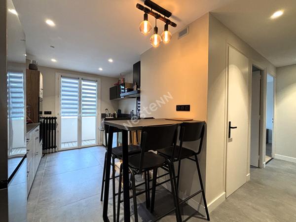 Magnifique 3 pièces traversant rénové avec balcons et cave proche du centre de Bassens