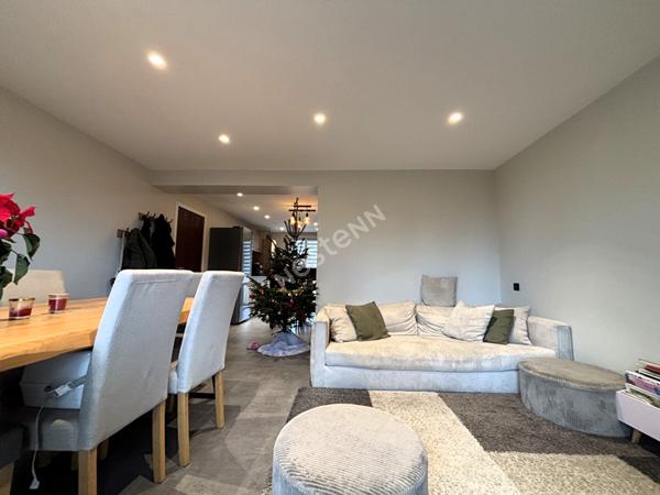 Magnifique 3 pièces traversant rénové avec balcons et cave proche du centre de Bassens