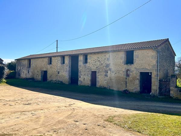 Propriété composée de 2 maisons d'habitation et multiples dépendances