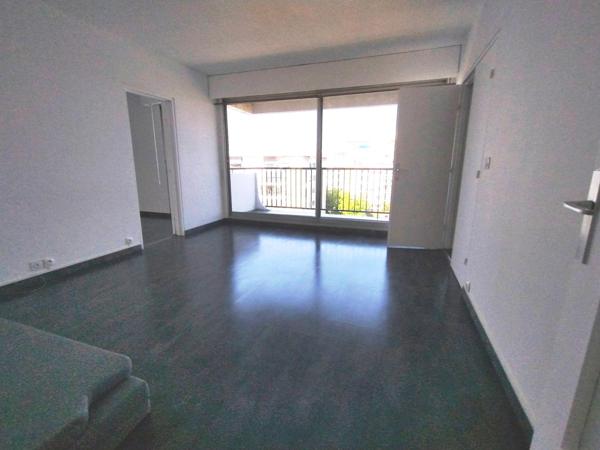 TRES BEL APPARTEMENT SUR CAUDERAN