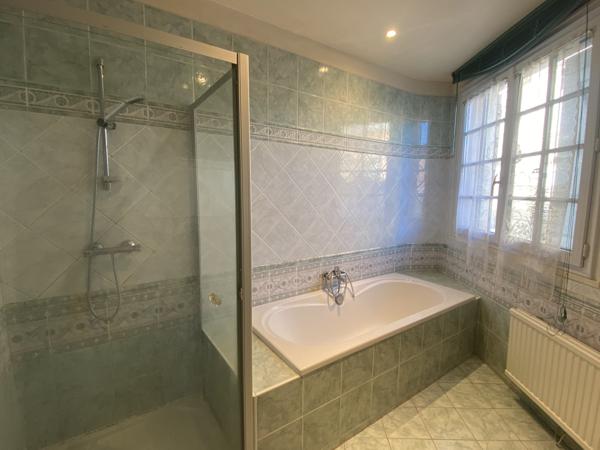 Nogent-le-Roi (28210) Maison 6 Pièces en centre ville avec garage et jardin