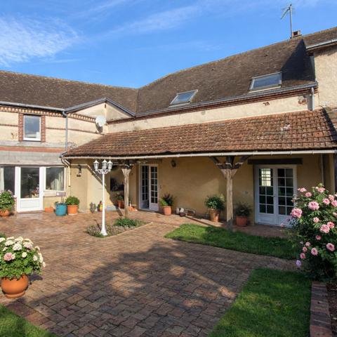 Nogent-le-Roi (28210) Maison 6 Pièces en centre ville avec garage et jardin