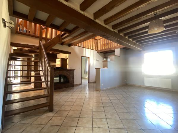 Nogent-le-Roi (28210) Maison 6 Pièces en centre ville avec garage et jardin