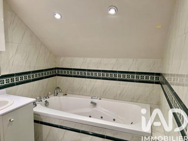 Maison à vendre 7 pièces 160 m² Le Mesnil-le-Roi