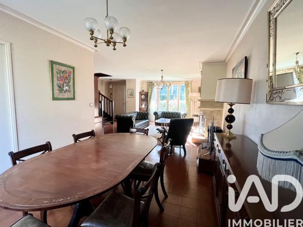 Maison à vendre 7 pièces 160 m² Le Mesnil-le-Roi