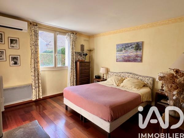 Maison à vendre 7 pièces 160 m² Le Mesnil-le-Roi