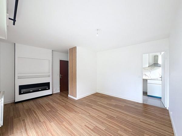 Coup de coeur ! Idéal premier achat ou investissement locatif ! Studio proche gare avec place de stationnement et cellier.