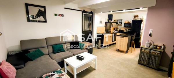 Venez découvrir cette ravissante maison de 80m², un véritable coup de cœur, entièrement restaurée avec soin par artisan. Idéalement située à l'extérieur du bourg, sans aucun vis-à-vis.