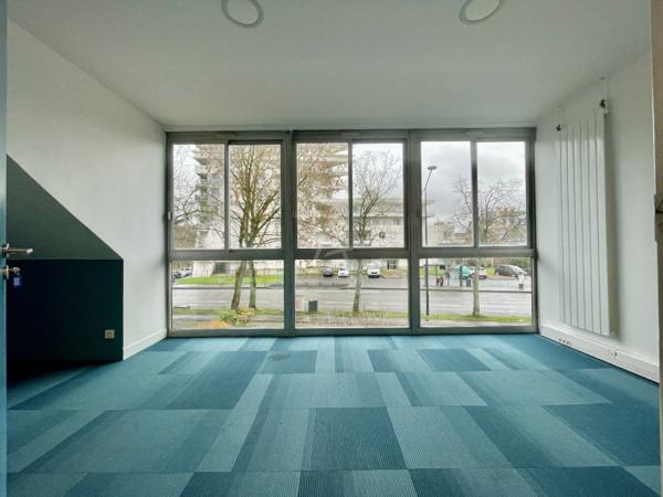 Bureaux 192 m2- Rennes- Cité Judiciaire, proche de la ligne du métro B - La Mabilais,