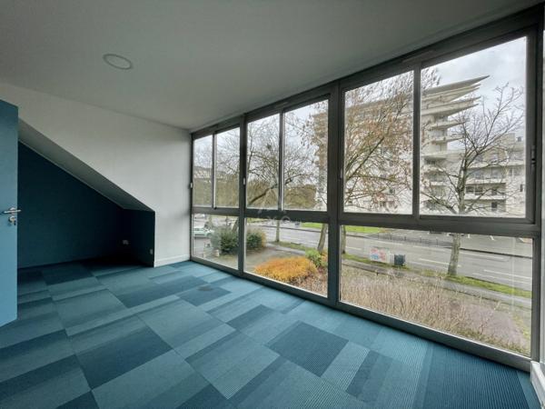 Bureaux 192 m2- Rennes- Cité Judiciaire, proche de la ligne du métro B - La Mabilais,