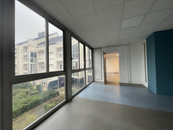 Bureaux 192 m2- Rennes- Cité Judiciaire, proche de la ligne du métro B - La Mabilais,