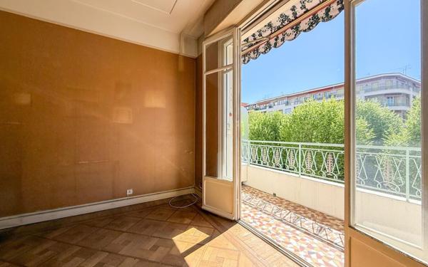Appartement à vendre    2 pièces • 59,75 m2 Nice