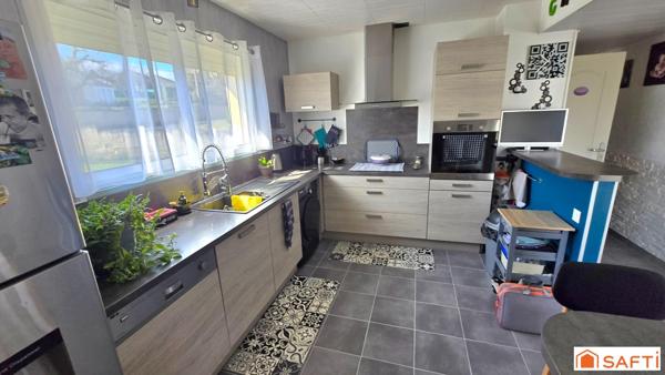 Maison sur deux niveaux entièrement restaurée 80 m² avec jardin au calme