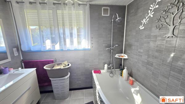 Maison sur deux niveaux entièrement restaurée 80 m² avec jardin au calme