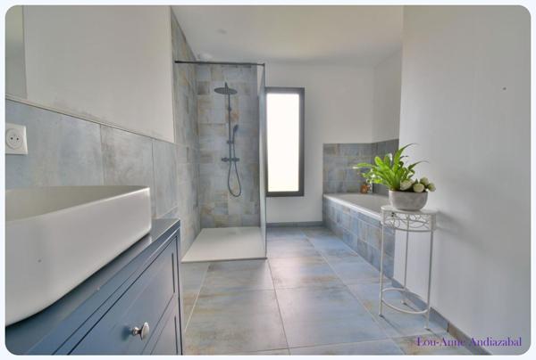 VILLA RECENTE - PLAIN-PIED - 160 M²