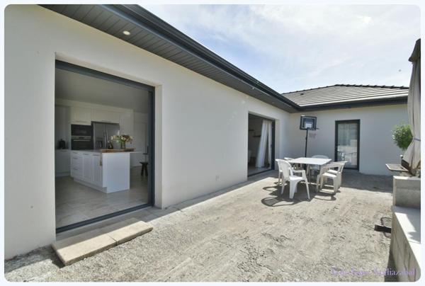 VILLA RECENTE - PLAIN-PIED - 160 M²