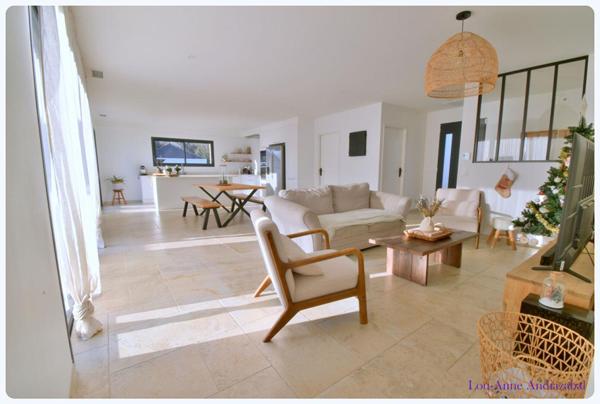 VILLA RECENTE - PLAIN-PIED - 160 M²