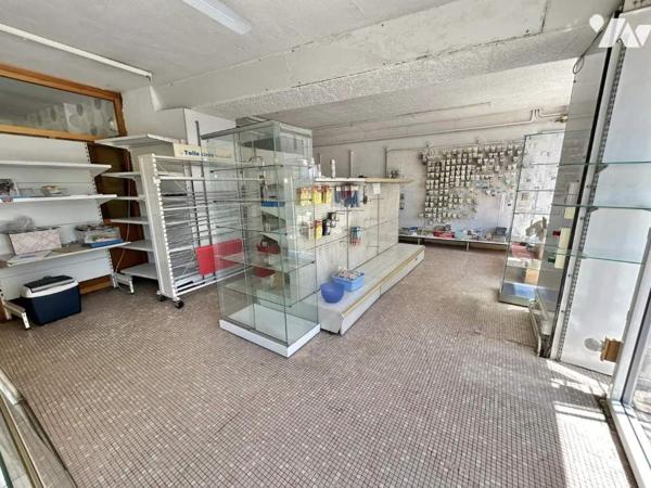 Commerce et appartement au dessus