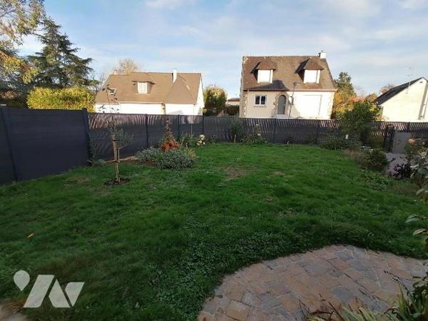 NOUVEAUTE TRENTE CINQ NOTAIRES !! Sur la commune de CHARTRES DE BRETAGNE, proche du centre-vill...