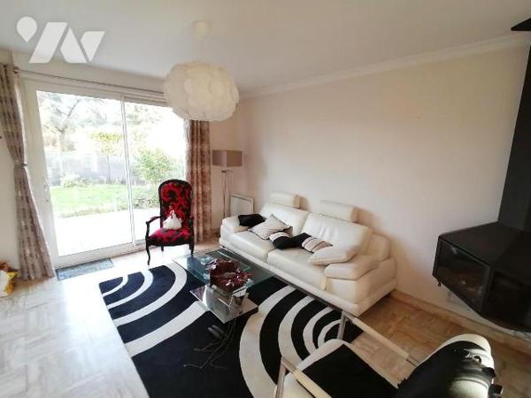 NOUVEAUTE TRENTE CINQ NOTAIRES !! Sur la commune de CHARTRES DE BRETAGNE, proche du centre-vill...