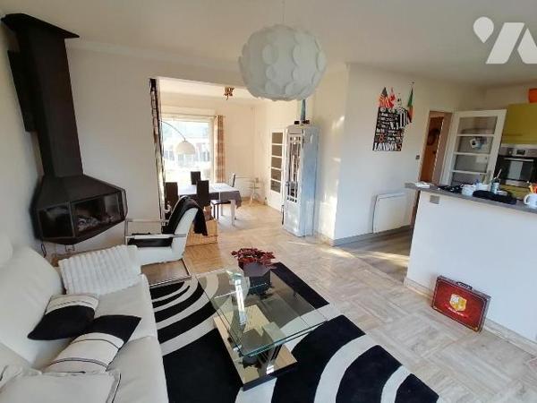 NOUVEAUTE TRENTE CINQ NOTAIRES !! Sur la commune de CHARTRES DE BRETAGNE, proche du centre-vill...