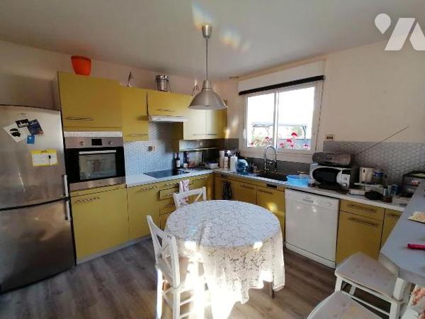 NOUVEAUTE TRENTE CINQ NOTAIRES !! Sur la commune de CHARTRES DE BRETAGNE, proche du centre-vill...