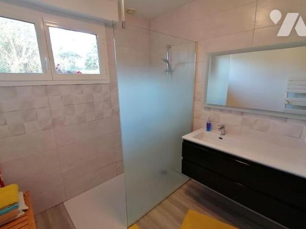 NOUVEAUTE TRENTE CINQ NOTAIRES !! Sur la commune de CHARTRES DE BRETAGNE, proche du centre-vill...