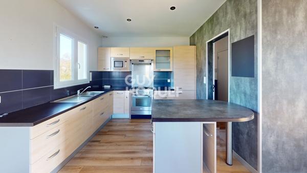 Maison 7 pièces de 141 m² à Sartilly-Baie-Bocage 50530 · Quartier Angey