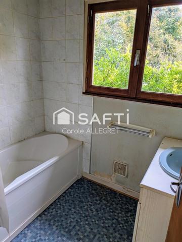 Maison type chalet au bord de la rivière d'ain