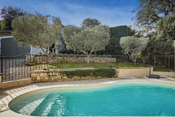 Lambesc - Maison individuelle plain-pied 110m² + garage + terrain 770m²