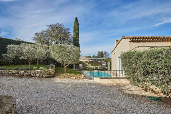 Lambesc - Maison individuelle plain-pied 110m² + garage + terrain 770m²