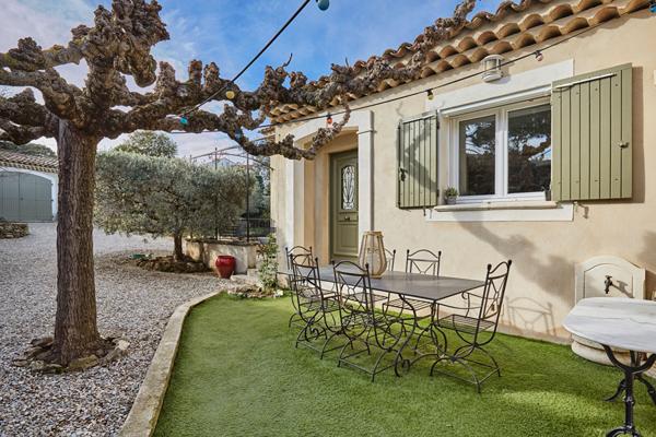 Lambesc - Maison individuelle plain-pied 110m² + garage + terrain 770m²