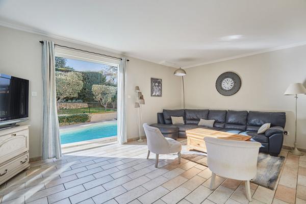 Lambesc - Maison individuelle plain-pied 110m² + garage + terrain 770m²