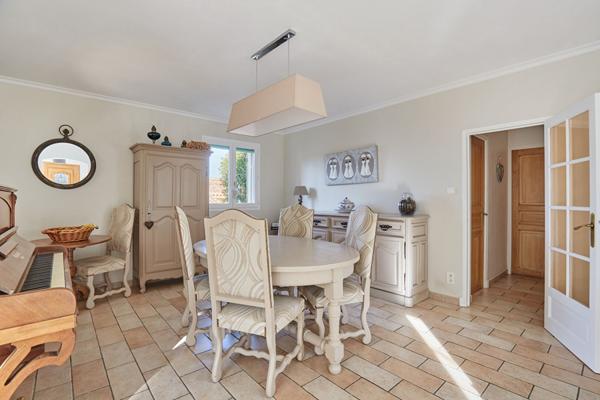 Lambesc - Maison individuelle plain-pied 110m² + garage + terrain 770m²