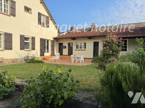 &#127969; Élégante Maison Bourgeoise ? Centre-Ville ? Jardin, Parking et Garage 

Située en p...