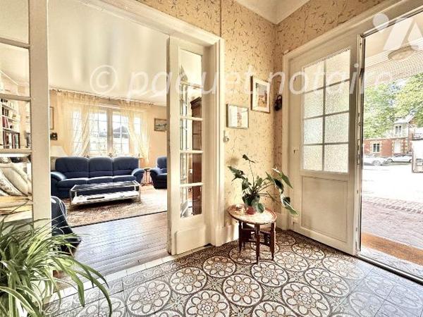 &#127969; Élégante Maison Bourgeoise ? Centre-Ville ? Jardin, Parking et Garage 

Située en p...