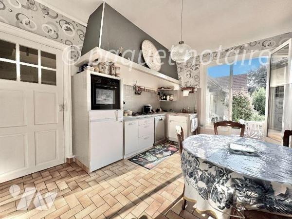 &#127969; Élégante Maison Bourgeoise ? Centre-Ville ? Jardin, Parking et Garage 

Située en p...